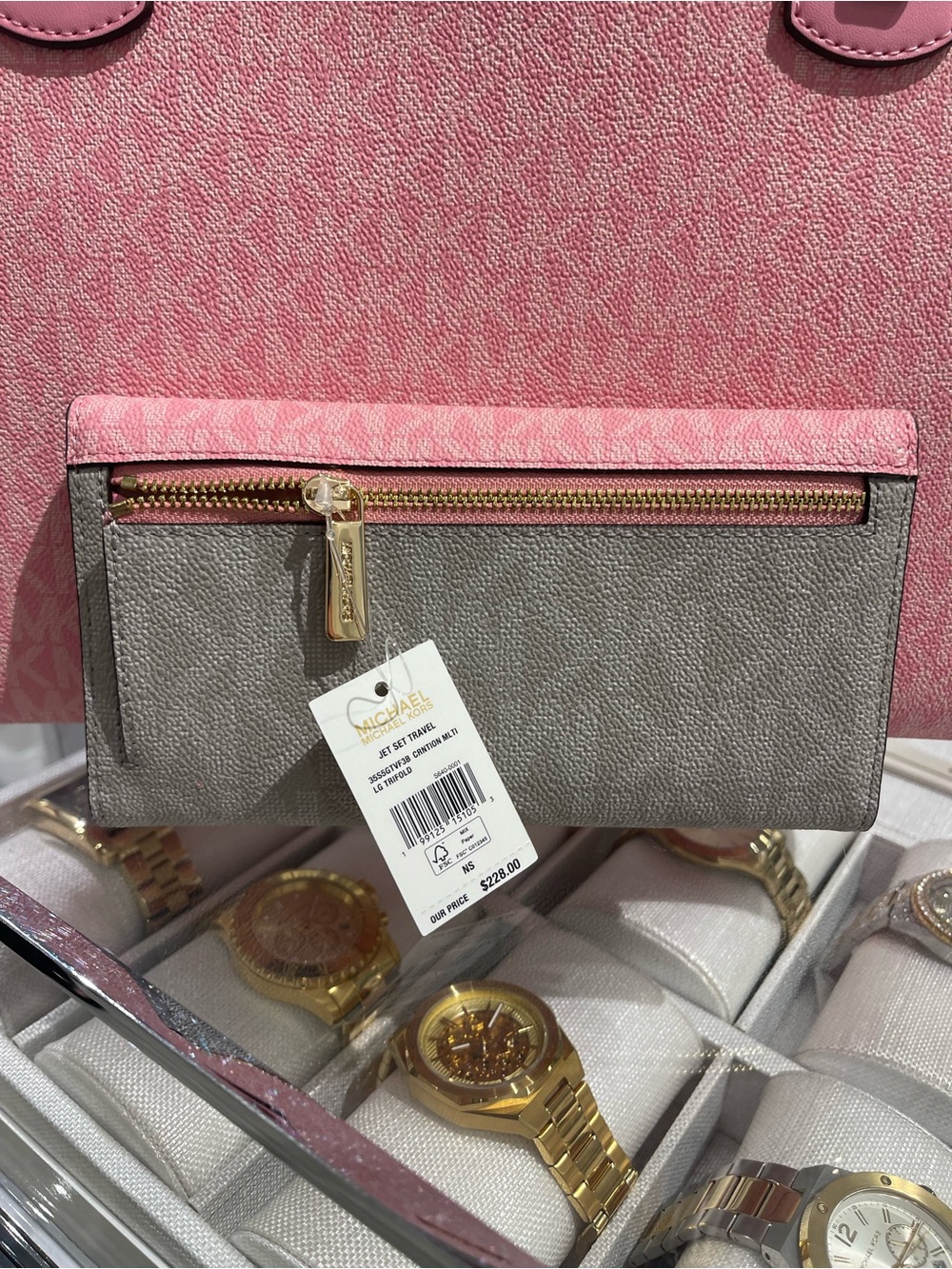 Michael Kors Jet Set Travl Signature Logo Tri-Fold Wallet Trifold 
Carnation
NWT - Picture 4 of 16